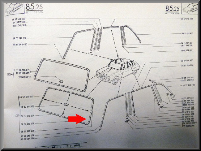 Bande décorative caoutchouc pare-brise (inférieure gauche) – Renault 16 – OEM 0857618300 – Occasion