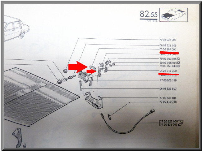 Crochet en plastique de serrure de capot – Renault 12 – OEM 0556387000 / 0428911300