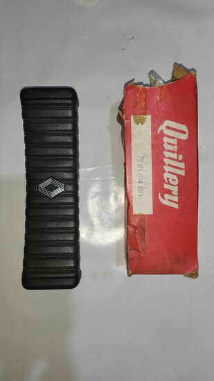 Cache-moyeu de volant – Renault 12 – OEM 7701016602