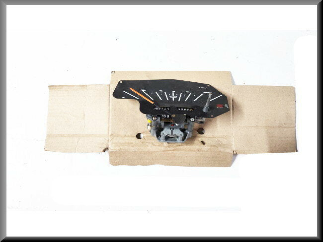Compteur kilométrique – Renault 16 – OEM 7701013033 / 7701013034 / 7701013035