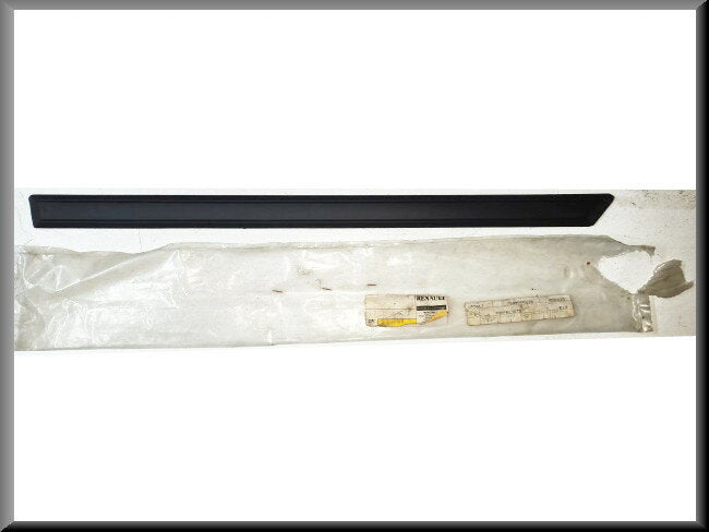 Trim – Renault 18 Break – OEM 7704000238 – NOS