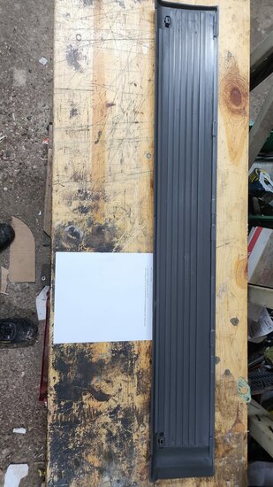 Montant de porte avant gauche – Renault 5 (3 portes) – OEM 7700681020 – NOS