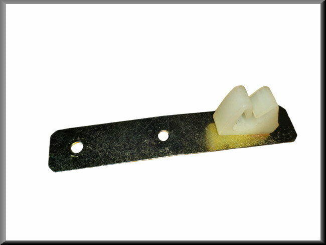 Speedometer cable guide on carburetor (with mounting bracket) – Renault 16