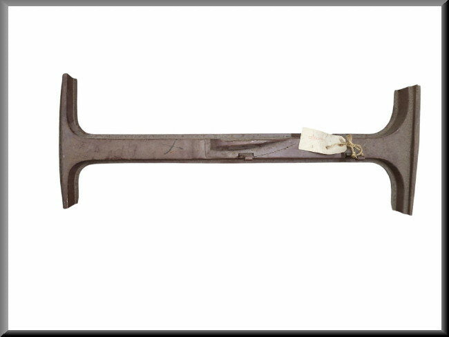 B Stijl rechts – Renault Dauphine – OEM 0990744200 – NOS