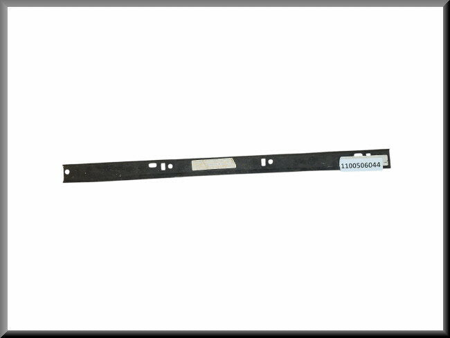 Support supérieur d'aile avant droit – Renault 6 – OEM 1100506044 – NOS