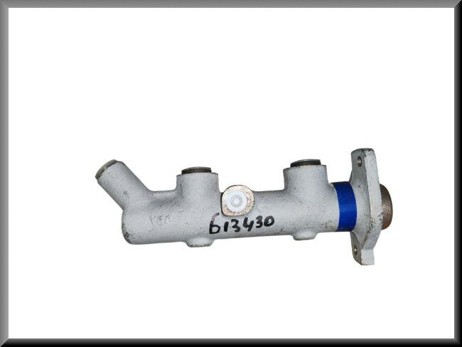Maître-cylindre de frein Renault 17TS – Renault 12 Gordini – OEM 7701365138 – NOS