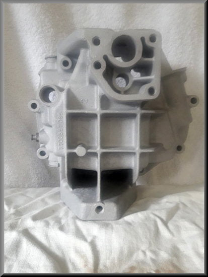 Couvercle arrière (BV 5 rapports) – Renault 16 – OEM 7700559487 / 7700577099