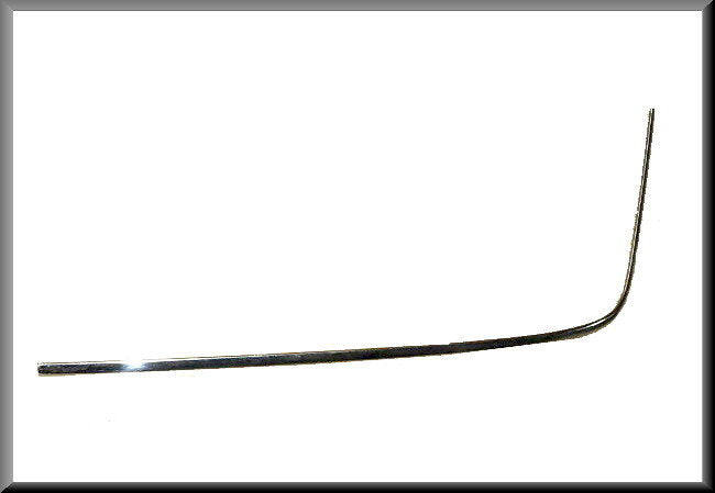 Bande décorative caoutchouc pare-brise (inférieure gauche) – Renault 16 – OEM 0857618300 – Occasion
