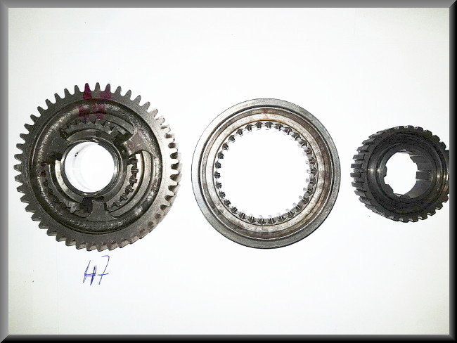 Tandwiel 1e versnelling met synchronisatienaaf (47 tanden – Renault 12 – Renault 8 - Renault 16 - OEM 7700527885A
