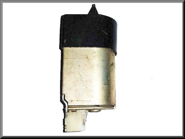 Electromachnetische bediening centrale deurvergrendeling – Renault 16 TS - TX – OEM 7700613347