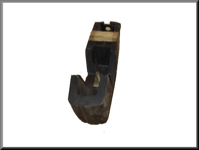 Butoir de pare-chocs arrière droit (deuxième type) – Renault 16 TL, TS (deuxième type) et TX – OEM 7700551292