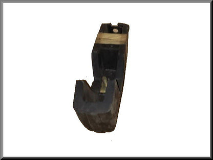 Butoir de pare-chocs arrière droit (deuxième type) – Renault 16 TL, TS (deuxième type) et TX – OEM 7700551292