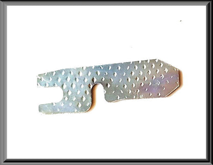 Plaque de remplissage de gâche (1mm) – Renault 12 – OEM 7700512424