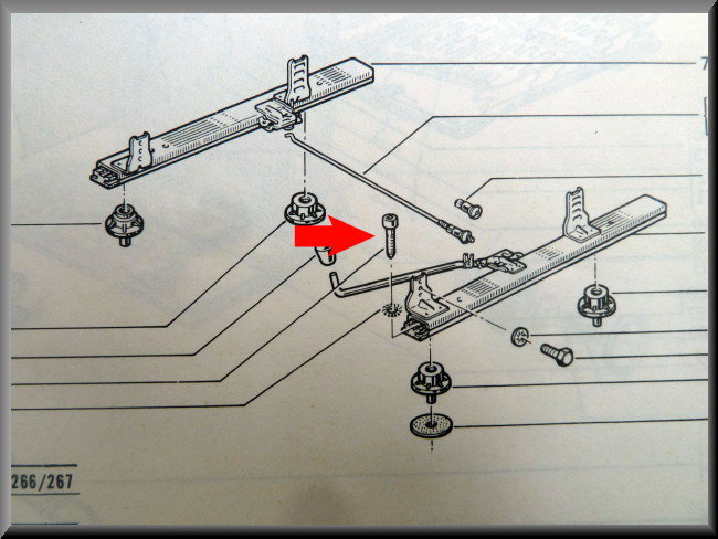 Boulon rail de siège – Renault 12 – Renault 15 – Renault 17 – OEM 7703007095