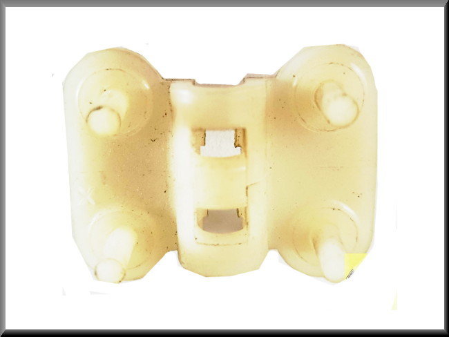 Clip de béquille de capot – Renault 12 – Renault 5 - Renault 16 - OEM 7703077005
