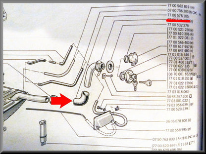 Durite d'essence cassée – Renault 12 – Pièce d'origine 7700576105 et 7700521352