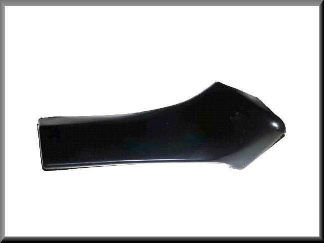 Pièce d'angle droite grille de ventilation (plastique) – Renault 12 – OEM 7700539629