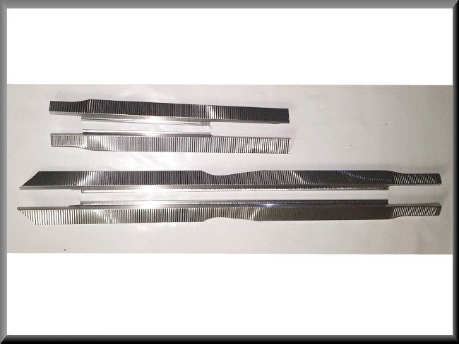 Set de baguettes de seuil intérieures – Renault 12 – OEM 7700510423 / 7700510425 / 7700510424 / 7700510426