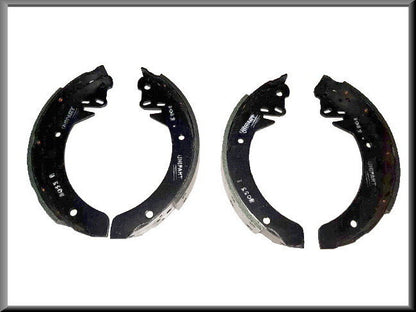 Brake Shoes (Girling system) – Renault 16 TL, L (late types) – OEM 7701017006 / 7701017007