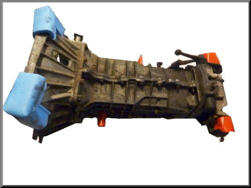 Boîte de vitesses (5 vitesses type 385 04) – Renault 16 – OEM 7701498715 – Occasion