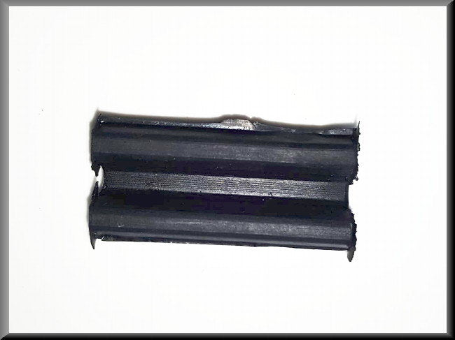 Support de radiateur en caoutchouc – Renault 12 – OEM 7700613390