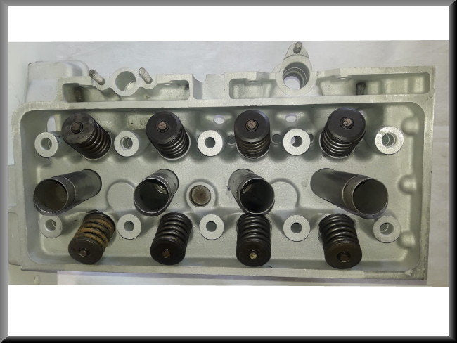 Culasse révisée y compris soupapes – Renault 16 TS – OEM 7701454237 / 7701459642