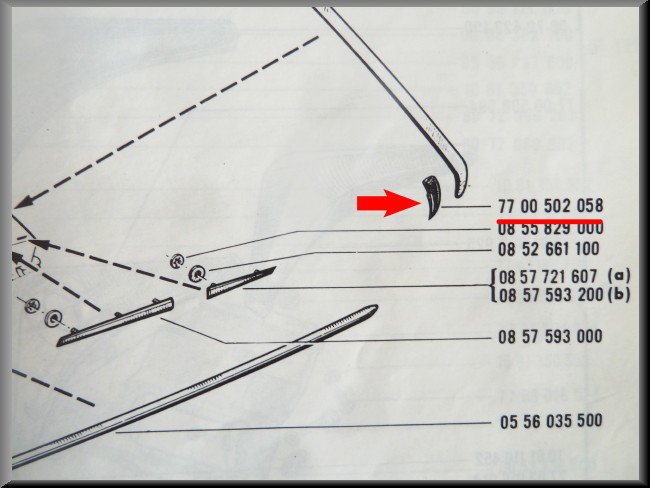 End cap rear roof trim R16 1st type.