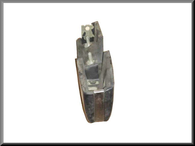 Bumper avant gauche (avec ouverture pour le jonc décoratif) – Renault 16 L – OEM 0830048100