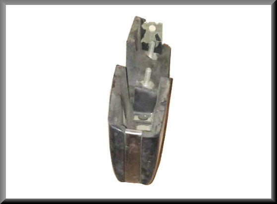 Bumper avant droit (avec logement pour le jonc) – Renault 16 TS – OEM 7700551294