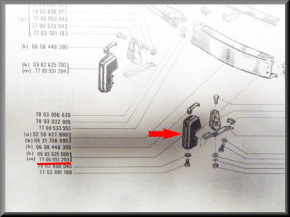 Bumper buffer front left R16 TS (with opening for the trim strip).