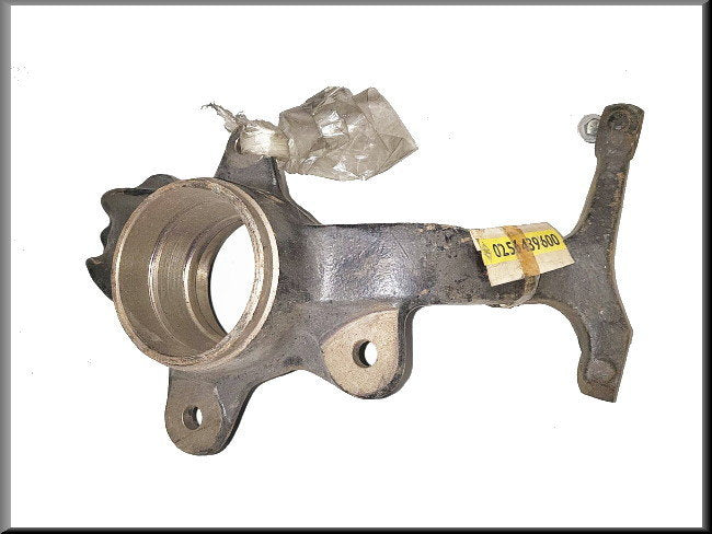 Fusée gauche – Renault 16 L (1150) – OEM 0256439600