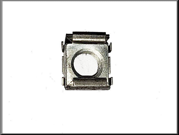 Écrou-cage enjoliveur – Renault 16 – OEM 7700502873