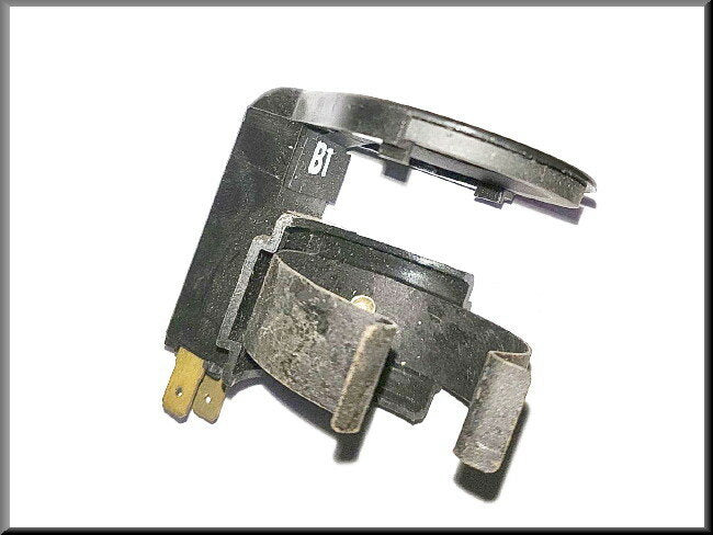 Ignition switch cover with lighting – Renault 16 TS – OEM 7700502464