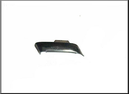 Clip pour jonc chromé porte avant droit (à côté du montant A) – Renault 16 – OEM 7700648460 / 0608064400 – Occasion