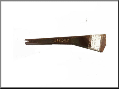 Support latéral montant de pare-brise gauche – Renault 16 – OEM 0256405700 – NOS
