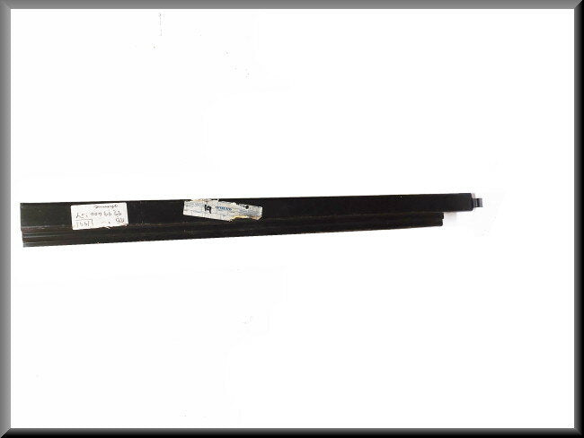Barre de porte – Renault Trafic – OEM 7799600754 – NOS