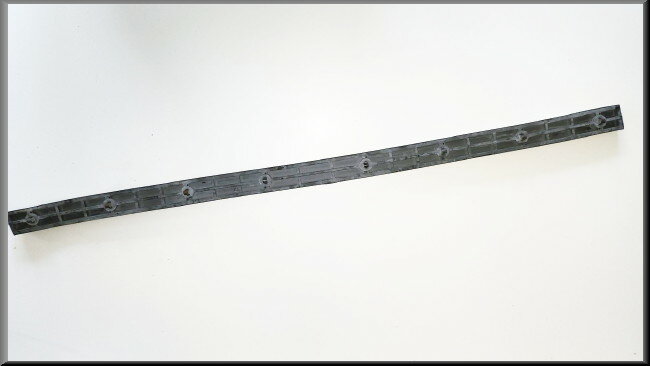Bumper strip rear left 55 cm – Renault 20 - Renault 30 – OEM 7700621115 and 7700674573 – NOS