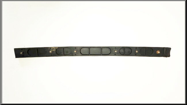 Bandeau de pare-chocs arrière central – Renault 20 - Renault 30 – OEM 7700674570 – NOS