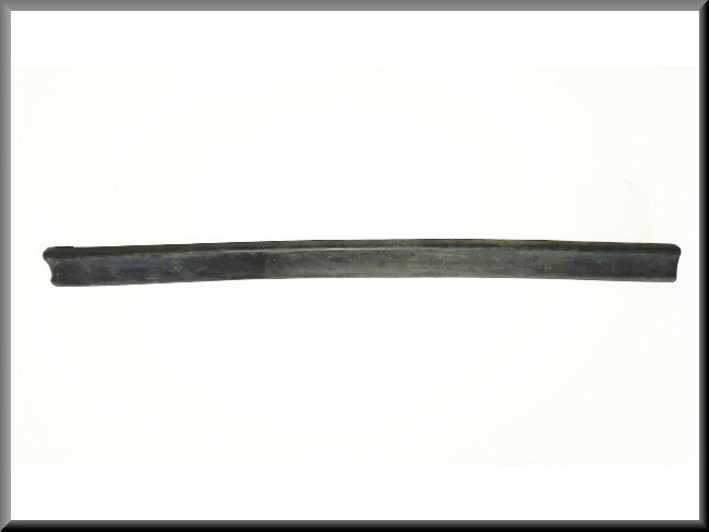 Bumperstrip midden  – Renault 20 - Renault 30 – OEM 7700663641 – NOS