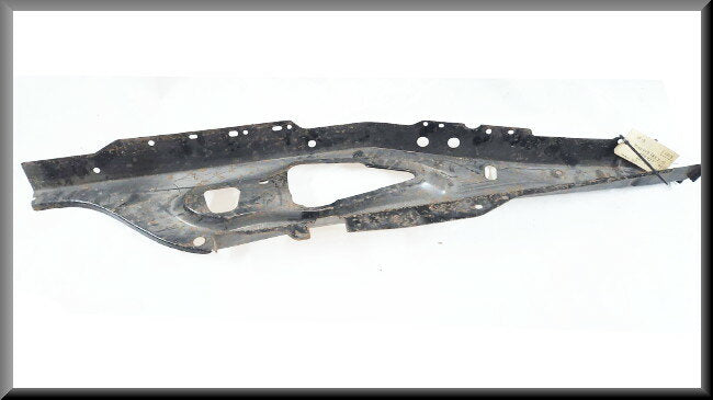 Pièce de châssis avant droit – Renault 18 – OEM 7700619784 / 7700688421 / 7700665639 – NOS