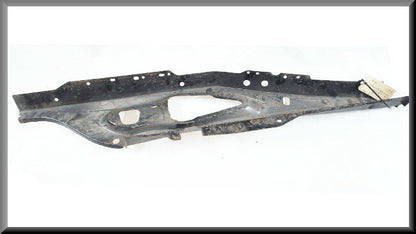 Pièce de châssis avant droit – Renault 18 – OEM 7700619784 / 7700688421 / 7700665639 – NOS