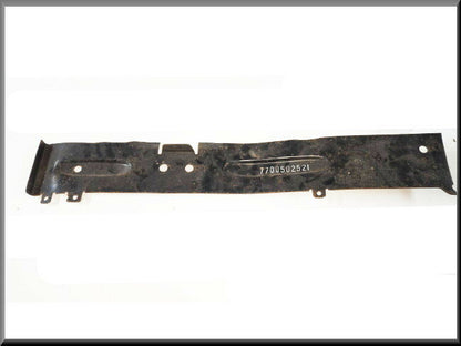Plaque de châssis gauche – Renault 12 – OEM 7700502521
