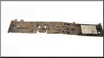 Plaque de châssis gauche – Renault 12 – OEM 7700502521