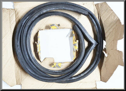Joint en caoutchouc de porte avant gauche – Renault 20 - Renault 30 – OEM 7701348776