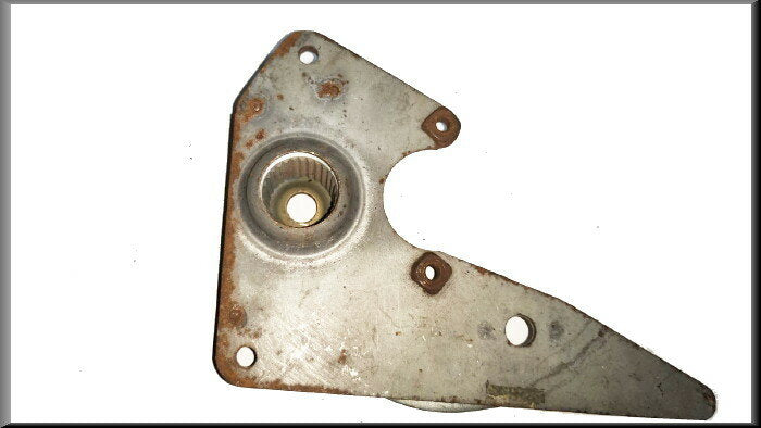 Stelnok rechts – Renault 16 – OEM 0832023200