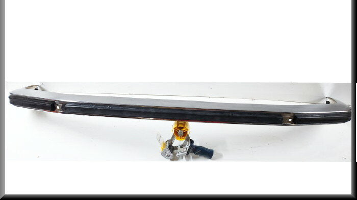 Bumper voorzijde met rubber strip  – Renault 20 – Renault 30 (R1271 en 1272) - OEM 7700589872 – NOS