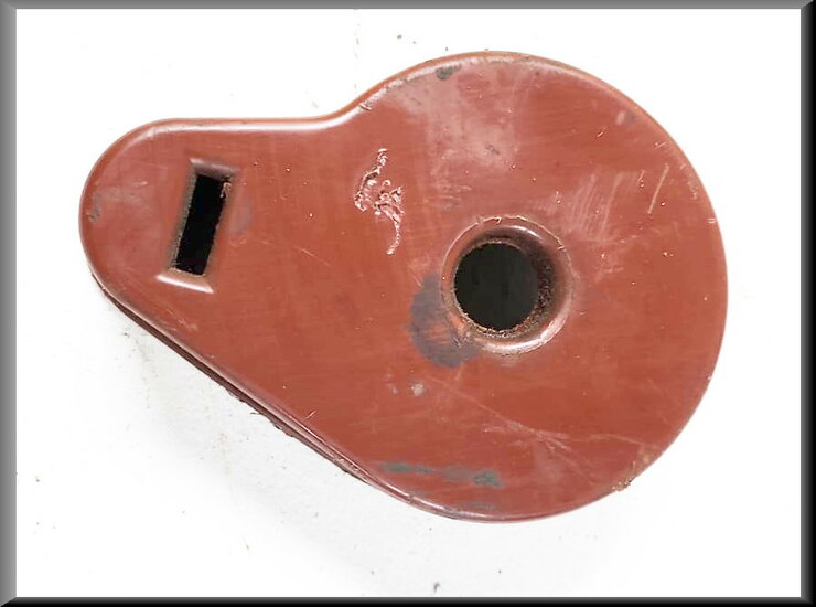 Left tailgate hinge cover (RED) – Renault 16 – OEM 7700587635