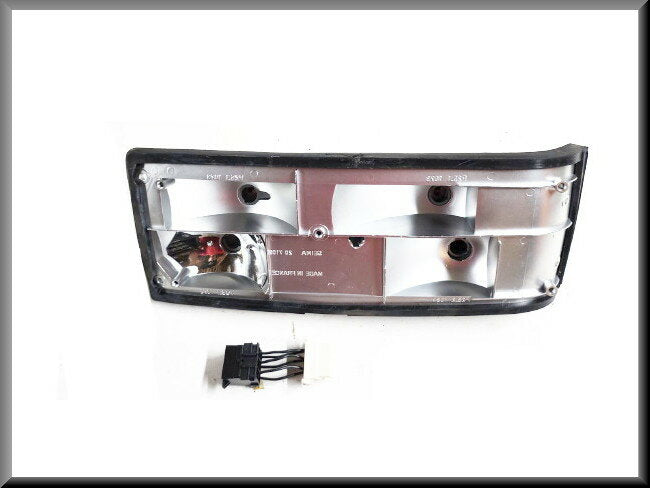 Bloc feux arrière droit – Renault 14 – OEM 7701020350 et 7701025909 et 7700546806 et 7701021579