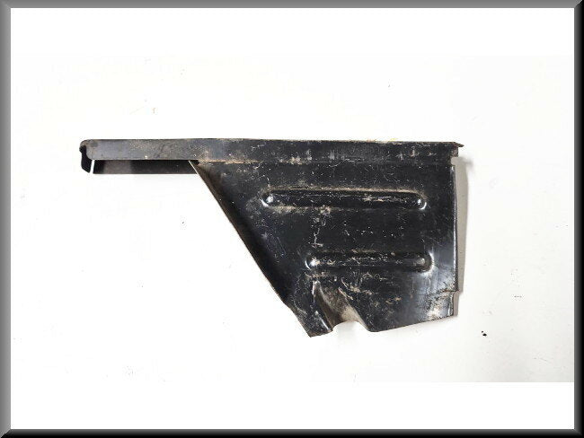 Pièce d'angle arrière gauche – Renault 16 – OEM 0354113700 – NOS