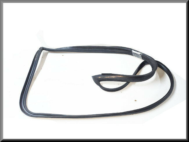 Caoutchouc de lunette arrière – Renault 12 Break – OEM 7700578393 – NOS